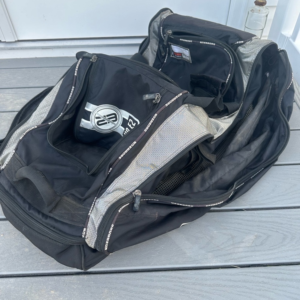 Black and Gray catchers bag